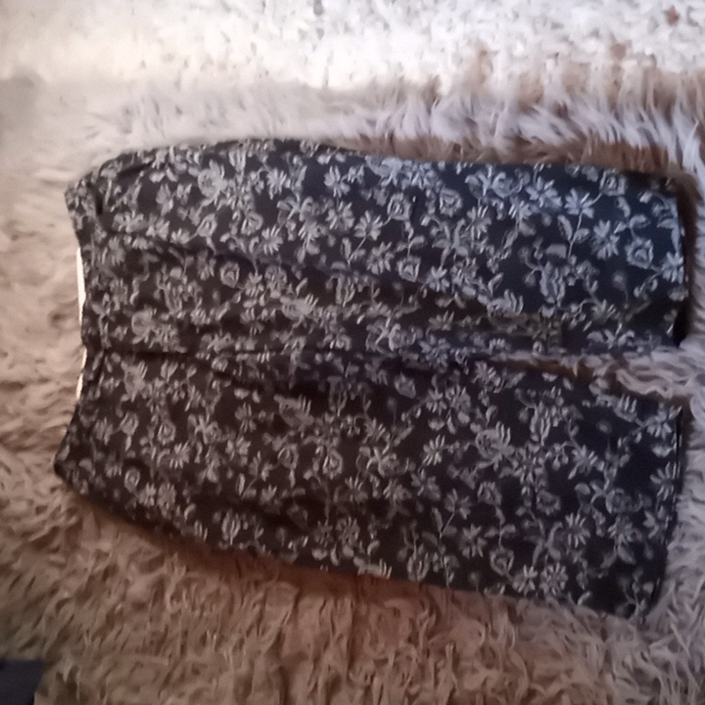 White Stag Women capris. Black with small white design. Size18W.